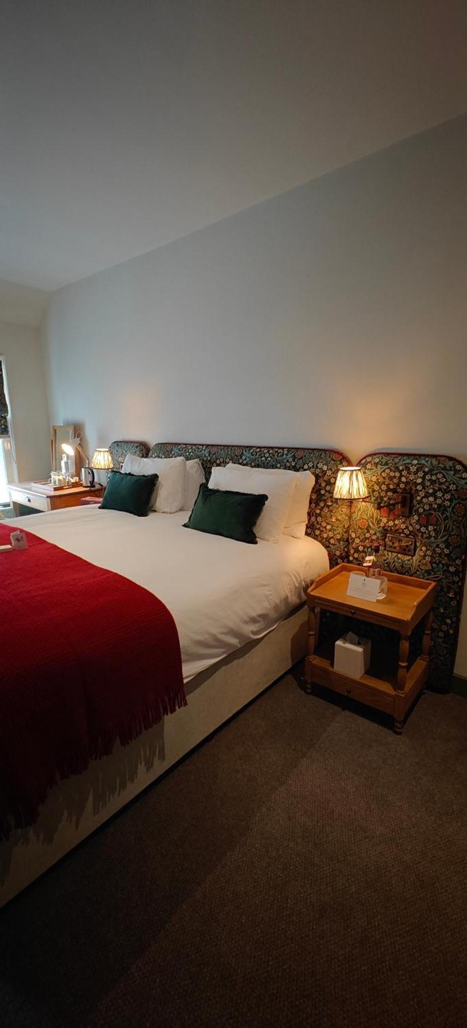 Bel And The Dragon-Odiham Hotel Exterior photo