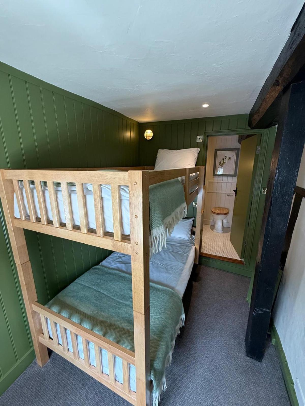Bel And The Dragon-Odiham Hotel Exterior photo