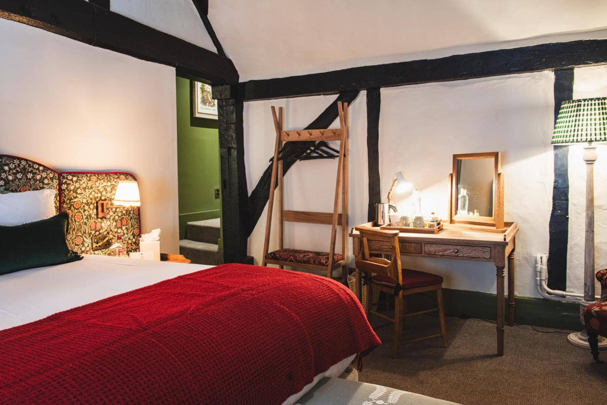 Bel And The Dragon-Odiham Hotel Exterior photo